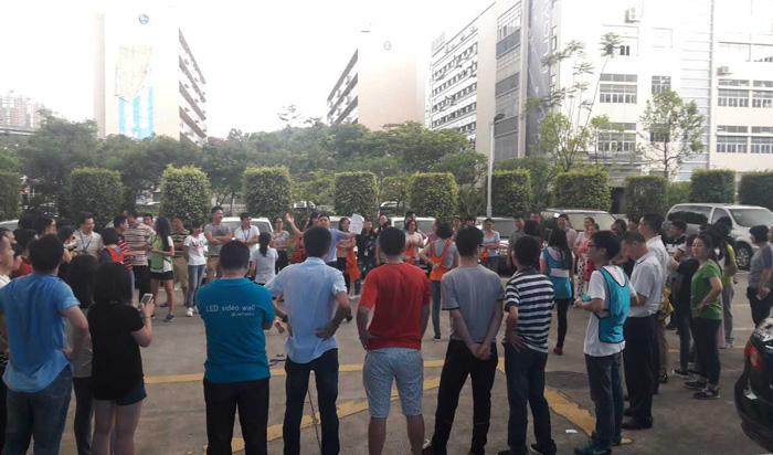 尊龙凯时人生就是搏光电组织“同心协力八人走路角逐”、“撕名牌”等活动迎接“端午节”